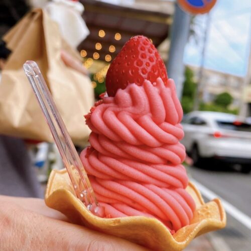 モンブランのようなクリームの苺ソフト　＠ボンボンベリー　熱海商店街